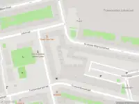 Ambulance met grote spoed naar de Waverstraat in Amsterdam