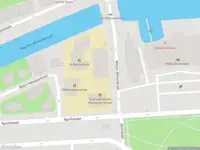 Ambulance met grote spoed naar de Willem Witsenstraat in Amsterdam
