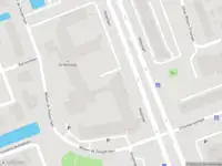 Ambulance met grote spoed naar de Willem de Zwijgerlaan in Vlaardingen