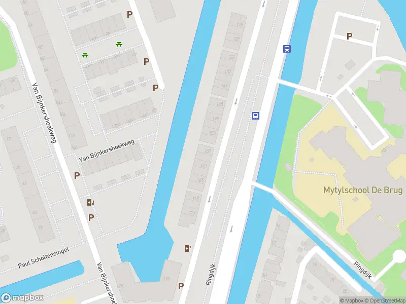 Ambulance met grote spoed naar de Ringdijk in Rotterdam