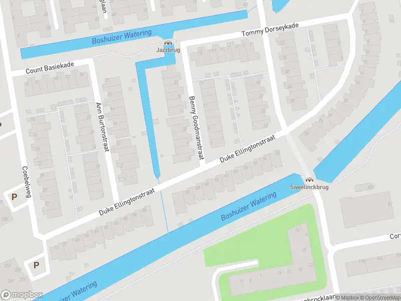 Ambulance met gepaste spoed naar de Benny Goodmanstraat in Leiden