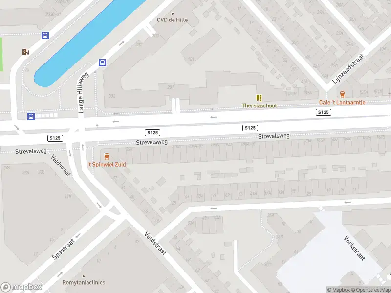 Ambulance met gepaste spoed naar de Strevelsweg in Rotterdam