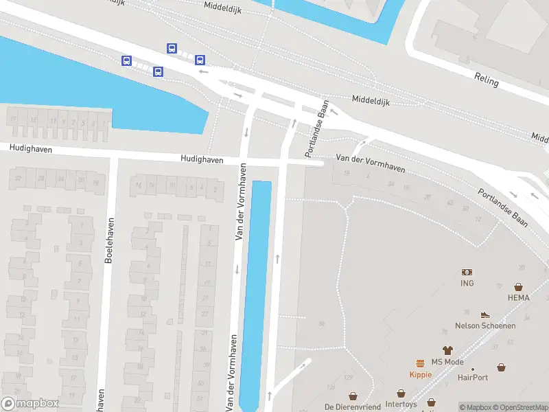 Ambulance met grote spoed naar de Van der Vormhaven in Barendrecht