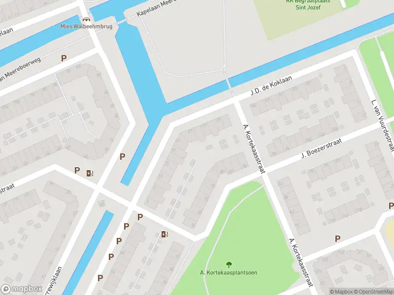 Ambulance met grote spoed naar de J.D. de Koklaan in 's-Gravenhage