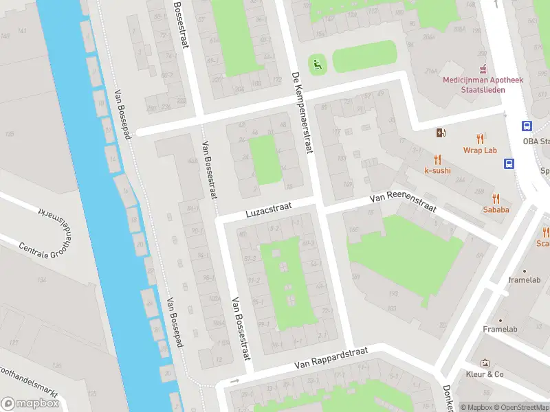 Ambulance met grote spoed naar de Luzacstraat in Amsterdam