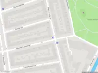 Ambulance met gepaste spoed naar de Meester Arendstraat in Rotterdam