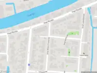 Brandweer met grote spoed naar de Johan Willem Frisostraat in Nieuwerbrug aan den Rijn vanwege gebouwbrand