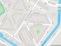 Ambulance met grote spoed naar de Rosa de Werdstraat in Leiden