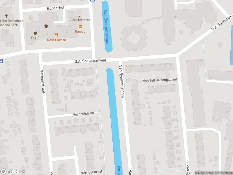 Ambulance met grote spoed naar de Van Byemontsingel in Pernis Rotterdam