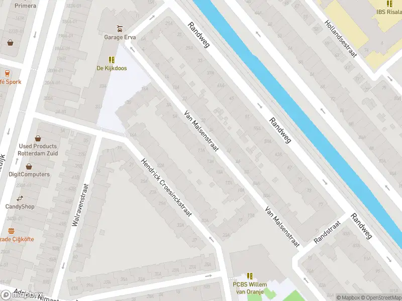 Ambulance met grote spoed naar de Van Malsenstraat in Rotterdam