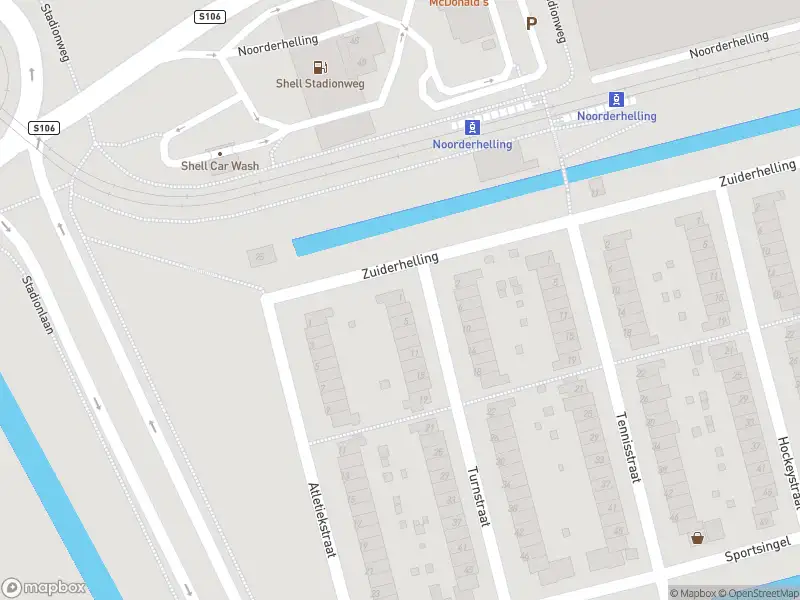 Ambulance met gepaste spoed naar de Turnstraat in Rotterdam