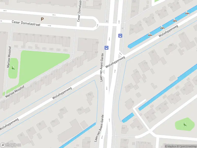 Ambulance met gepaste spoed naar de Wollefoppenweg in Rotterdam