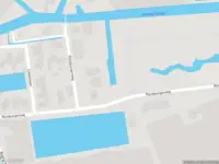 Brandweer met grote spoed naar de Rijnsburgerweg in Naaldwijk vanwege waarnemen gaslucht