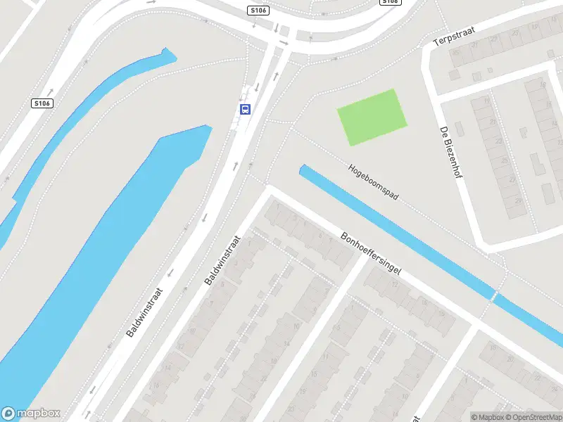 Ambulance met grote spoed naar de Bonhoeffersingel in Amsterdam