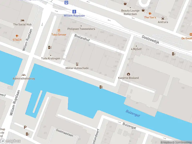 Ambulance met grote spoed naar de Admiraliteitskade in Rotterdam