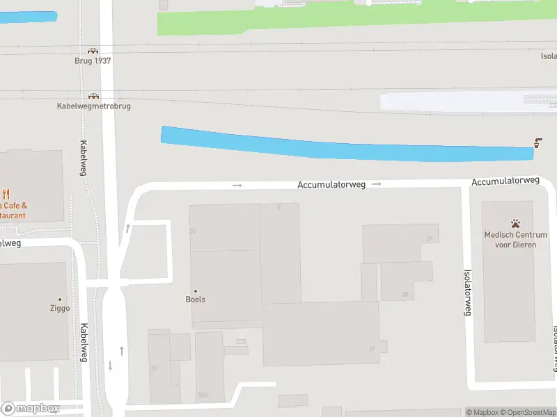 Brandweer met gepaste spoed naar de Accumulatorweg in Amsterdam vanwege voertuigbrand