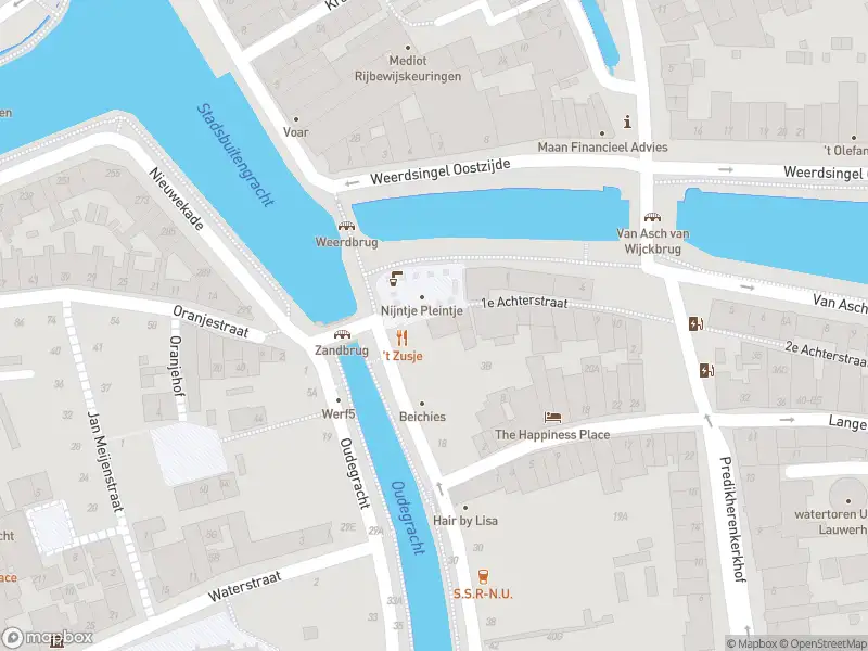 Brandweer met grote spoed naar de 1e Achterstraat in Utrecht vanwege waarnemen gaslucht