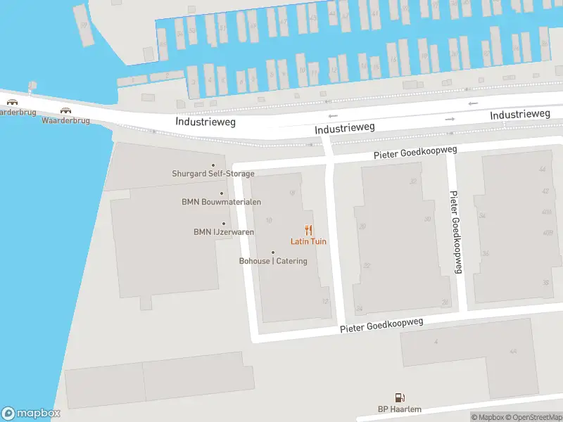 Ambulance met gepaste spoed naar de Pieter Goedkoopweg in Haarlem
