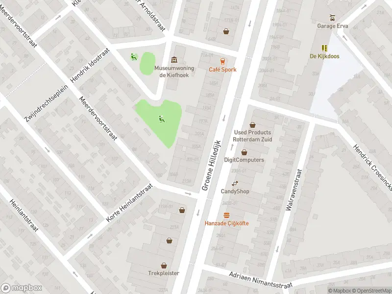 Ambulance met gepaste spoed naar de Groene Hilledijk in Rotterdam