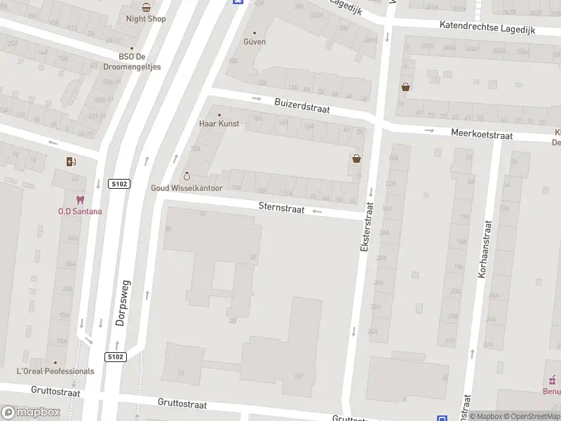 Ambulance met gepaste spoed naar de Sternstraat in Rotterdam