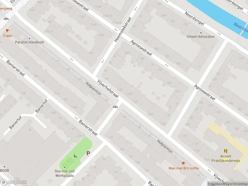 Ambulance met grote spoed naar de Vijverhofstraat in Rotterdam