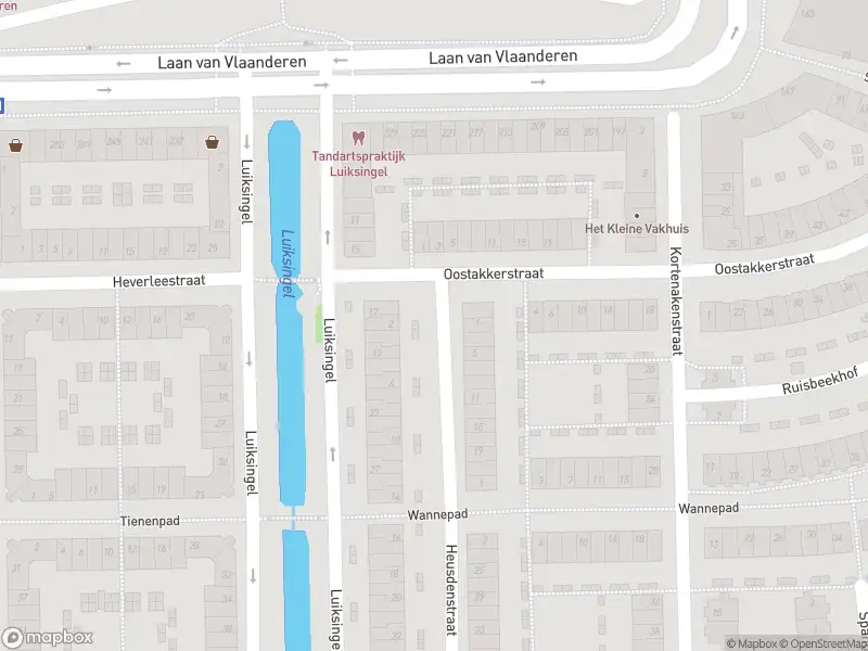 Ambulance met gepaste spoed naar de Heusdenstraat in Amsterdam