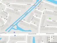 Ambulance met grote spoed naar de Weigeliadal in Leiden