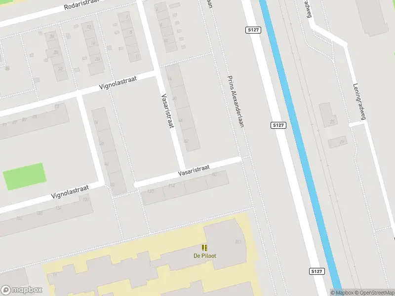 Ambulance met grote spoed naar de Vasaristraat in Rotterdam