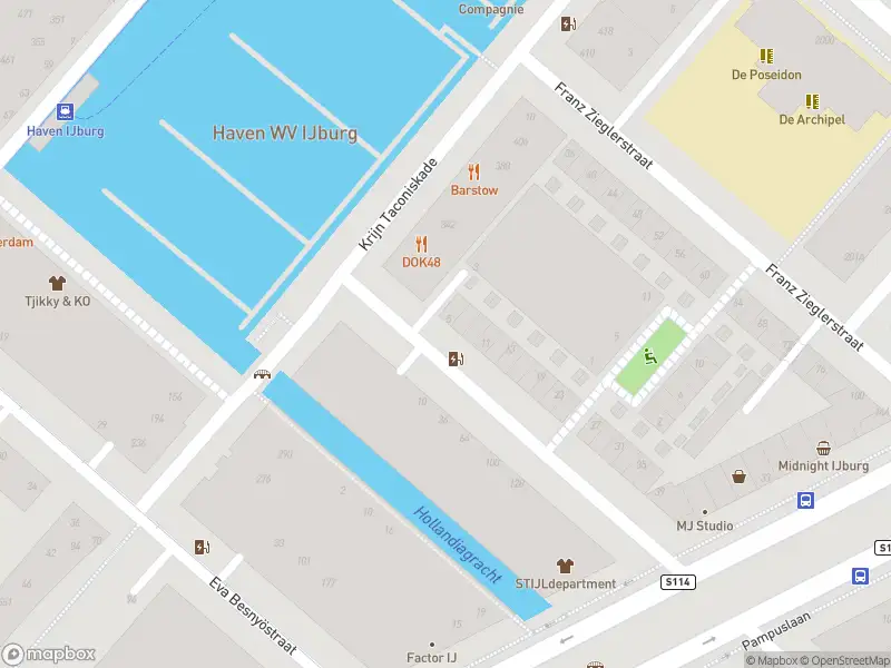 Ambulance met gepaste spoed naar de Pieter Oosterhuisstraat in Amsterdam