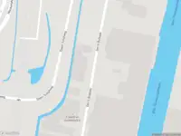 Ambulance met grote spoed naar de Gerrit Bolkade in Zaandam