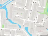 Ambulance met grote spoed naar de Zaagjesbank in Leiden