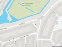 Ambulance met grote spoed naar de Vlaardingerdijk in Schiedam