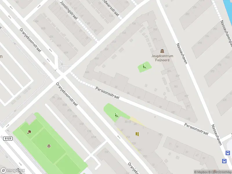 Ambulance met gepaste spoed naar de Persoonsstraat in Rotterdam