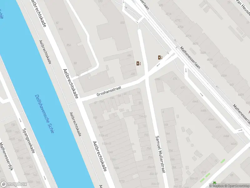 Ambulance met gepaste spoed naar de Groshansstraat in Rotterdam