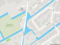 Ambulance met grote spoed naar de Kastanjehof in Meerkerk
