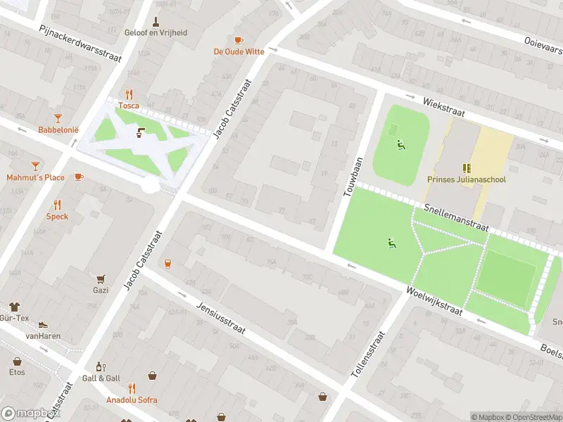 Ambulance met gepaste spoed naar de Woelwijkstraat in Rotterdam