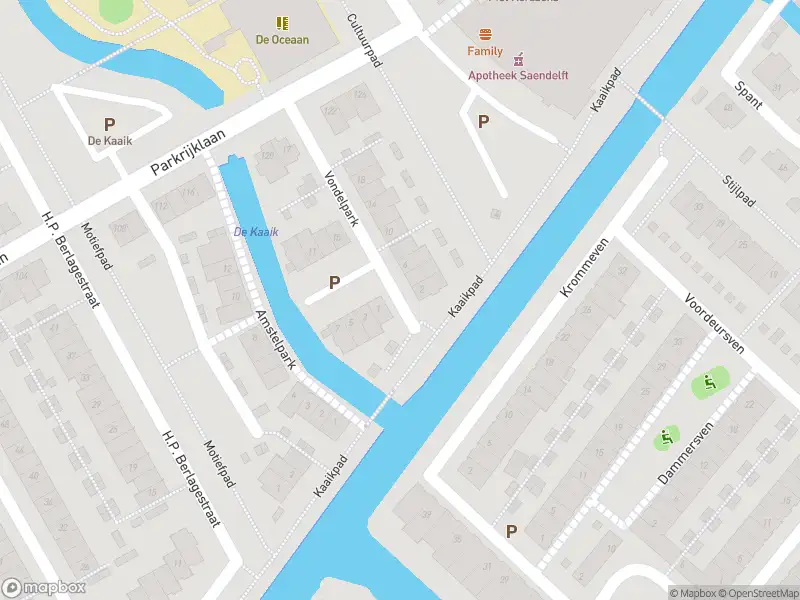 Ambulance met grote spoed naar de Vondelpark in Assendelft