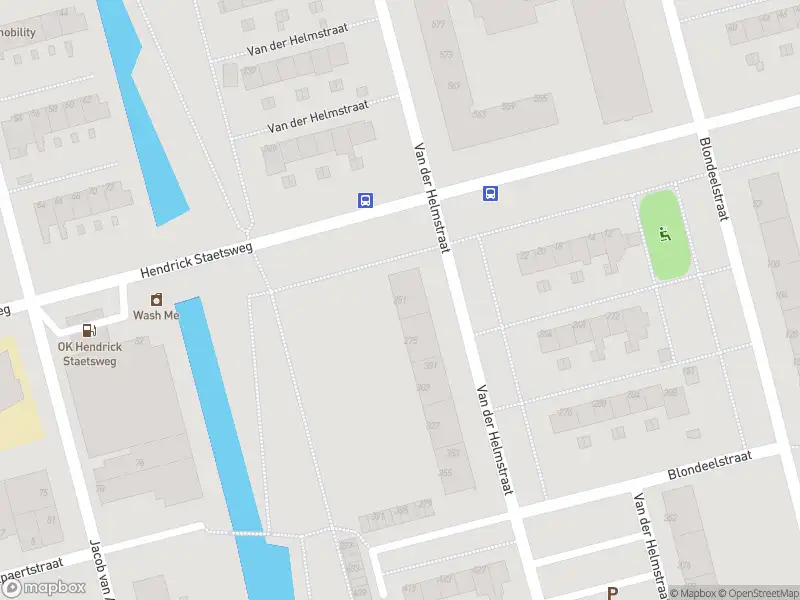 Ambulance met gepaste spoed naar de Van der Helmstraat in Rotterdam