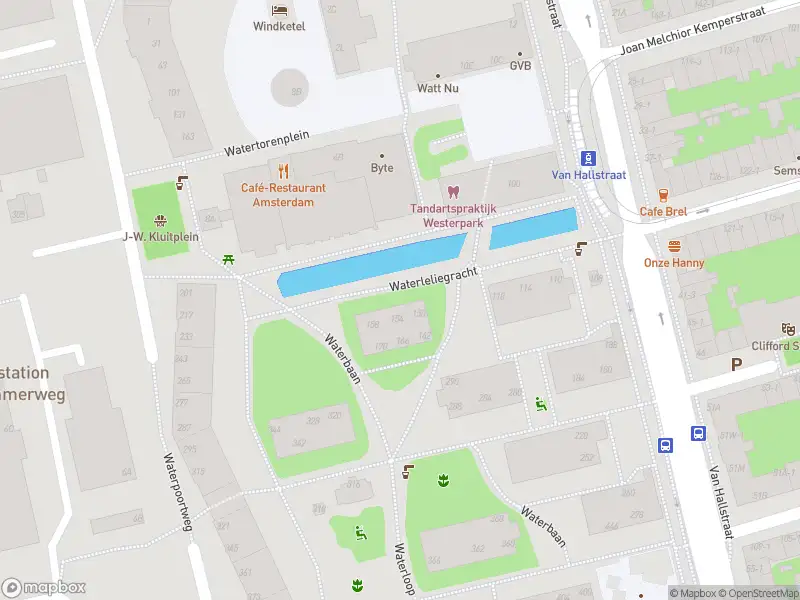 Ambulance met grote spoed naar de Waterkeringweg in Amsterdam