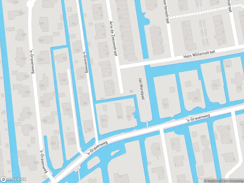 Ambulance met grote spoed naar de Arie de Zeeuwstraat in Rotterdam