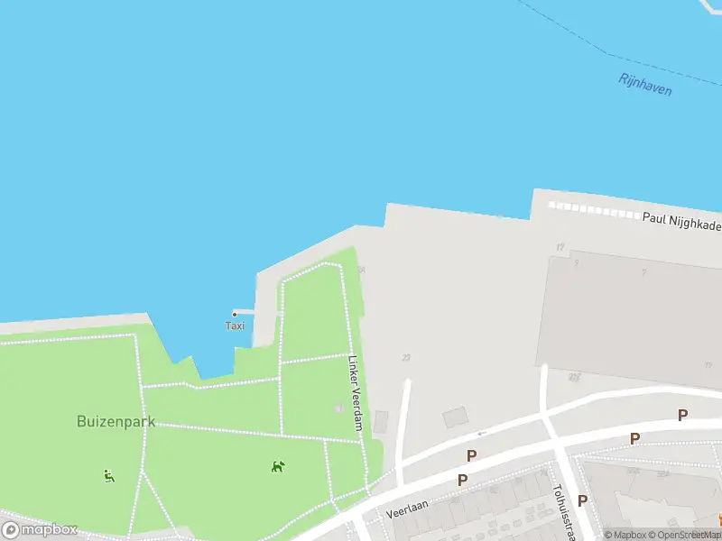 Ambulance met gepaste spoed naar de Linker Veerdam in Rotterdam