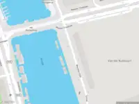 Ambulance met grote spoed naar de Weesperzijde in Amsterdam