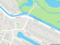 Ambulance met grote spoed naar de Karel Doormanplantsoen in Bennebroek