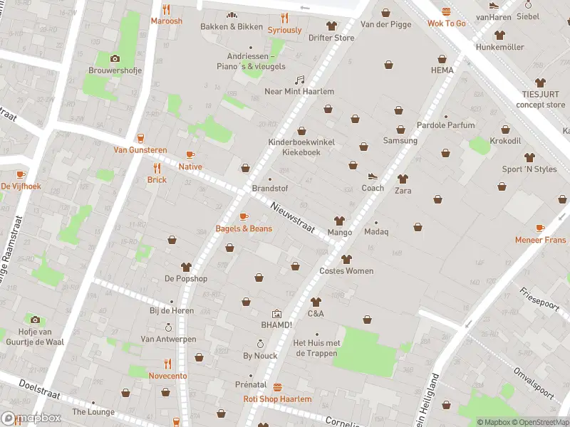 Ambulance met gepaste spoed naar de Nieuwstraat in Haarlem