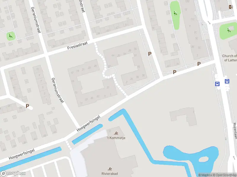 Ambulance met grote spoed naar de Hostapad in Spijkenisse