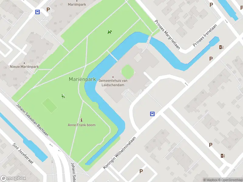 Ambulance met gepaste spoed naar de Raadhuisplein in Leidschendam