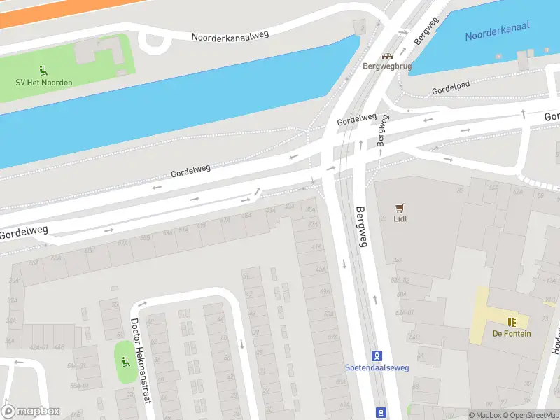 Ambulance met grote spoed naar de Gordelweg in Rotterdam