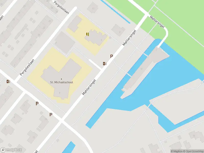 Ambulance met grote spoed naar de Mahlersingel in Rotterdam