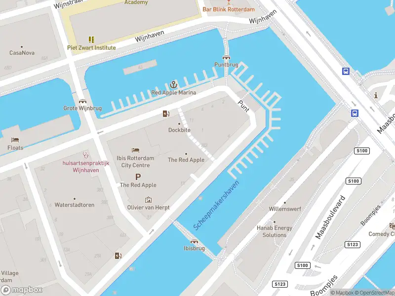 Ambulance met grote spoed naar de Scheepmakerspassage in Rotterdam