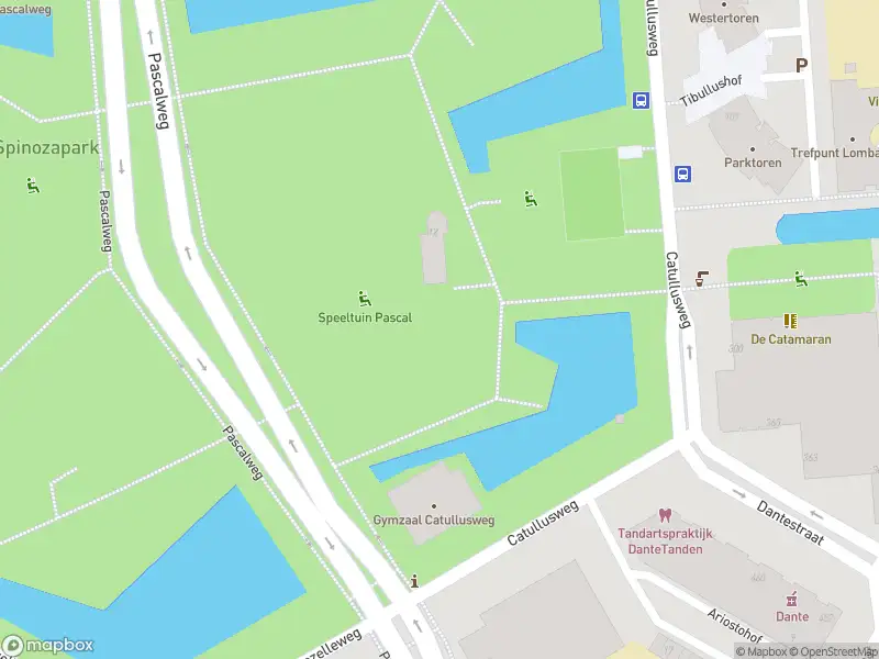 Ambulance met grote spoed naar de Pascalweg in Rotterdam